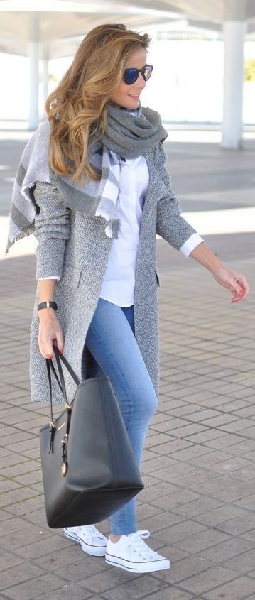 plaid scarf + black bag casual outffit idea / 2016 fashion trends